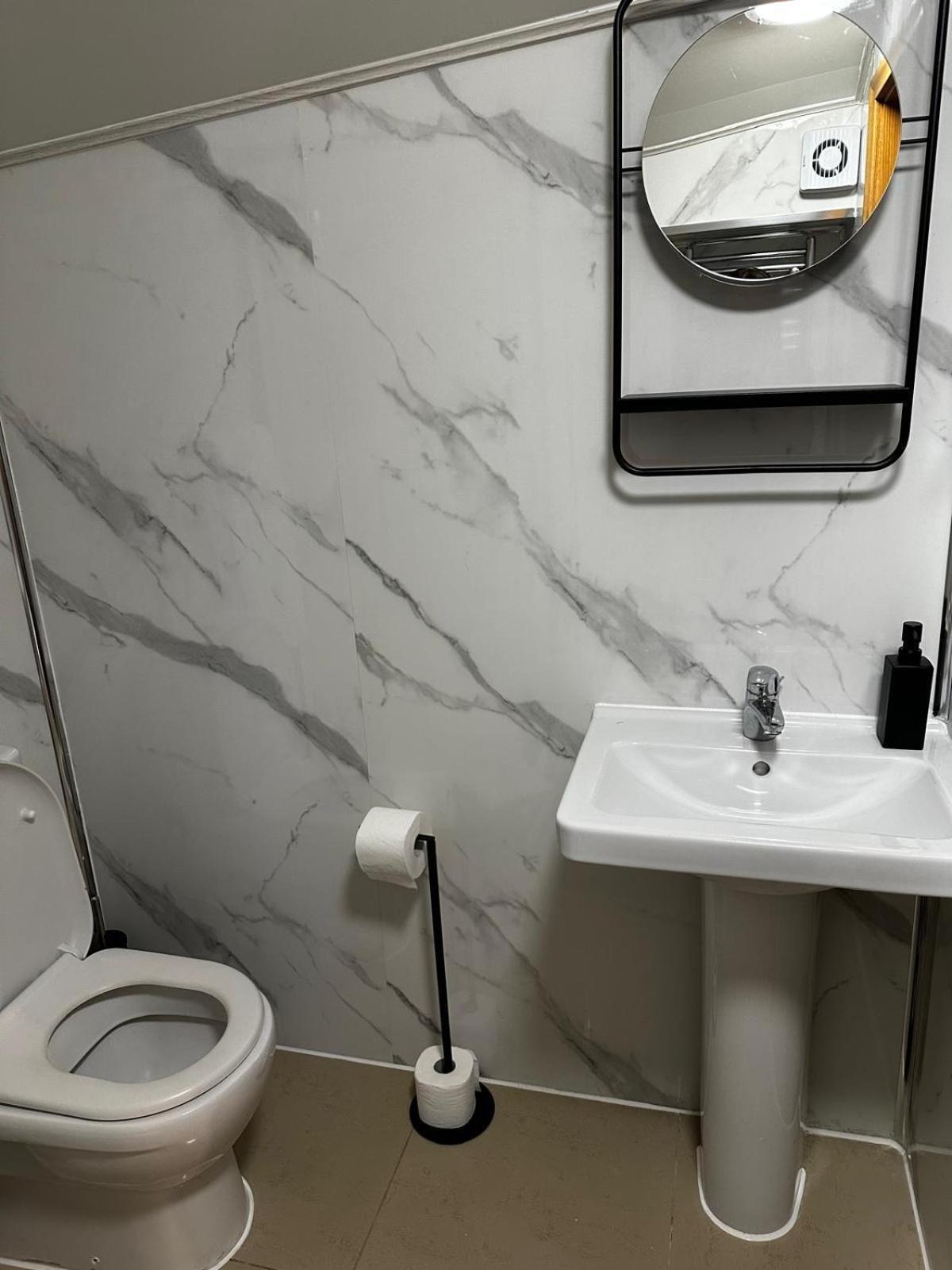 Fb1-Spacious Basement Studio Flat Fits 2- Near Hyde Park ลอนดอน ภายนอก รูปภาพ